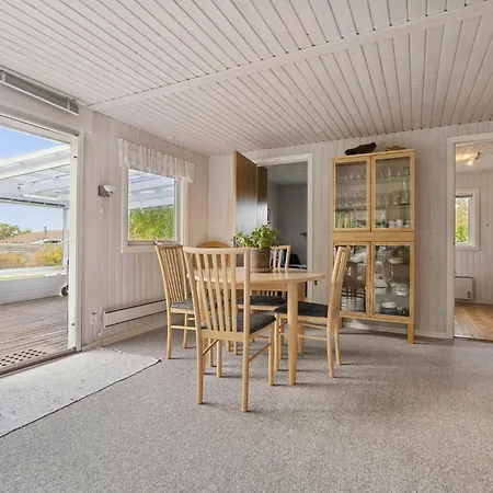 2 Bedroom Cozy In Holiday home *