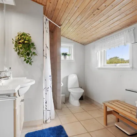 2 Bedroom Cozy In Holiday home