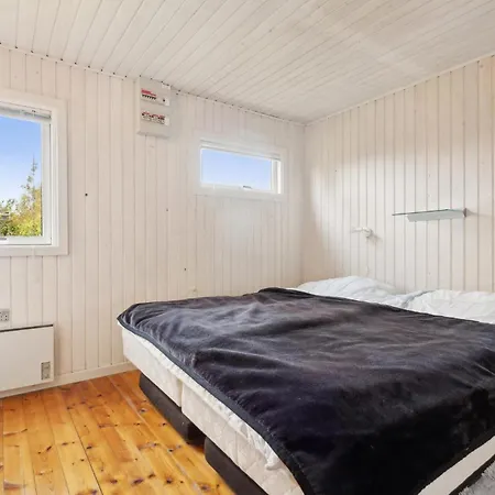 2 Bedroom Cozy In Holiday home
